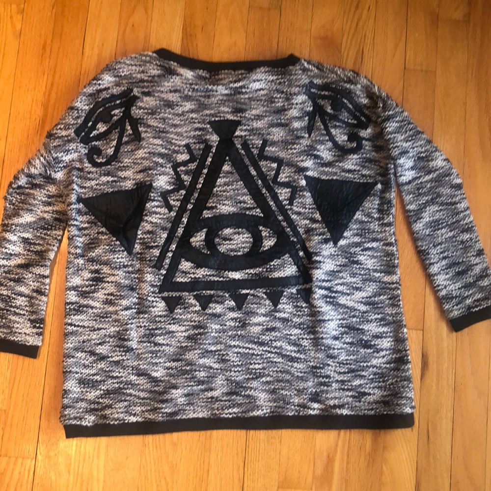 LF Sweater - Picture 4 of 4